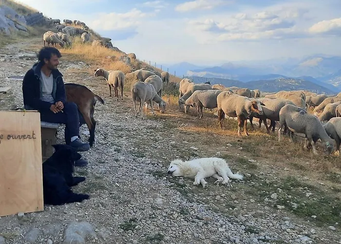 Hostal Refuge Du Mont Chiran
